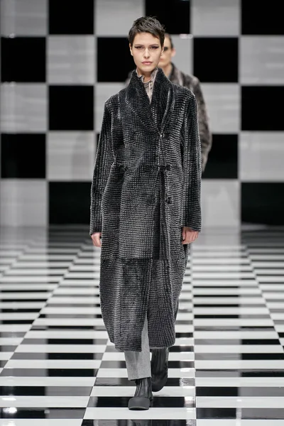 Look 25